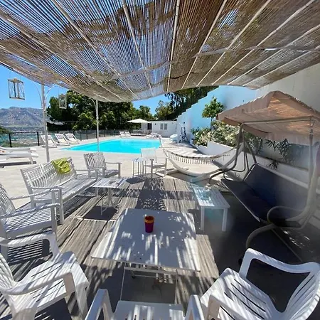 Mini Con Piscina.
