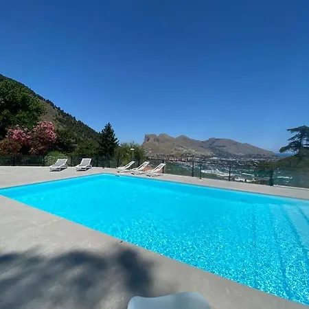 Holiday home Mini Con Piscina. *