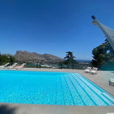 Mini Con Piscina. Holiday home Palermo